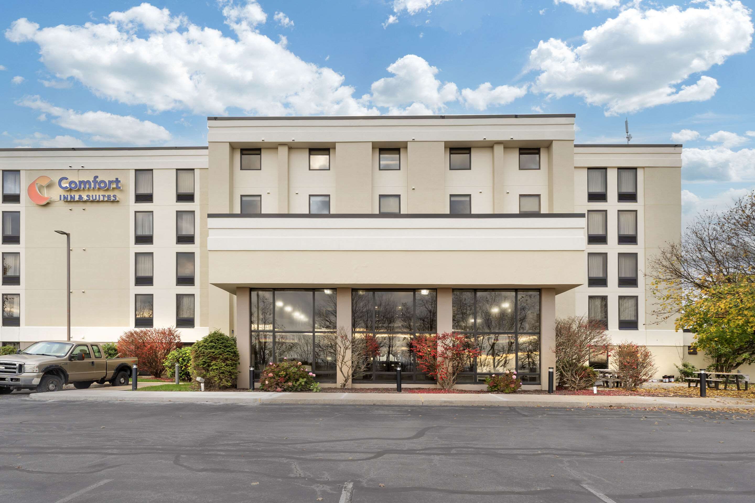 Hotel exterior | Quality Inn & Suites