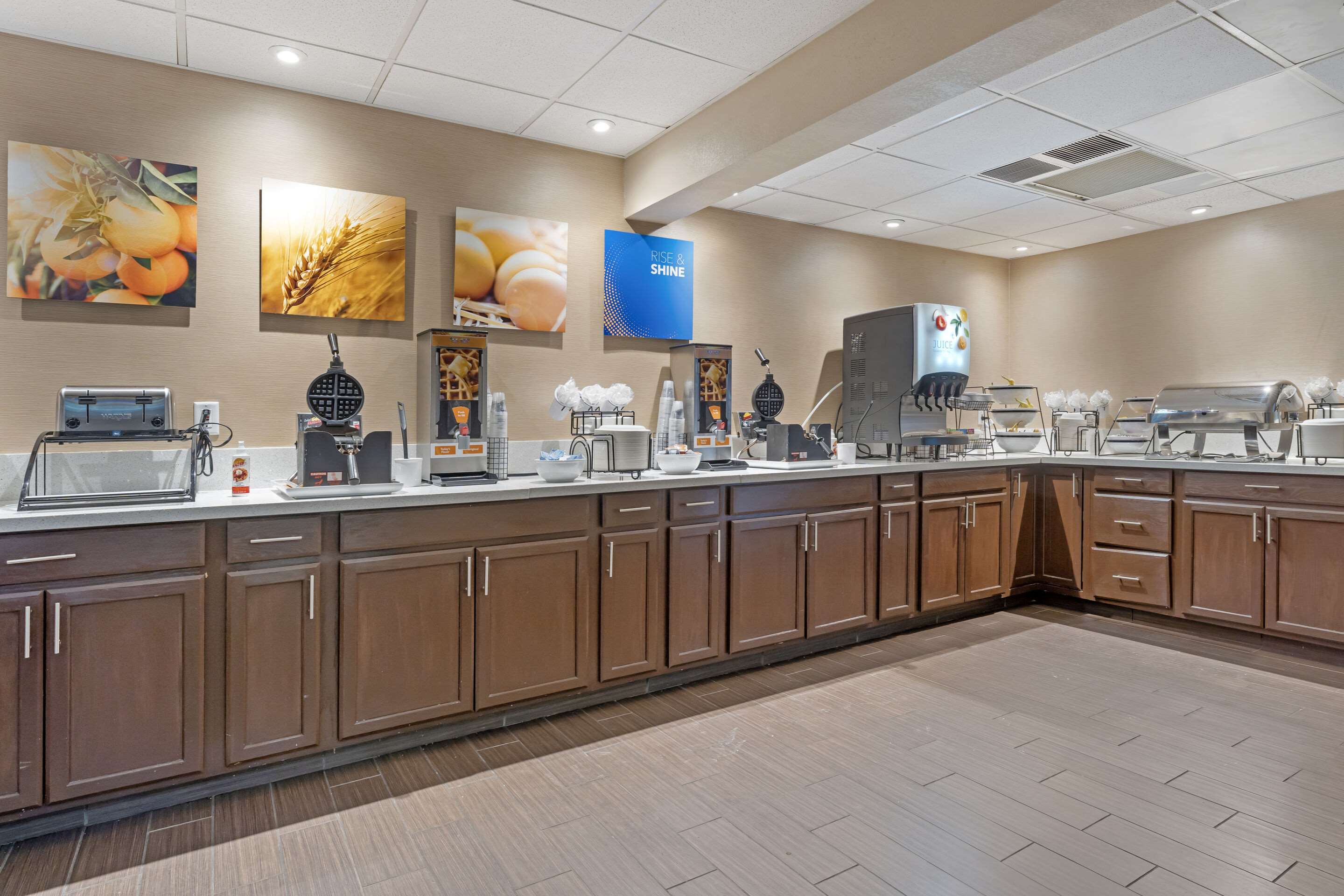 Breakfast area | Quality Inn & Suites