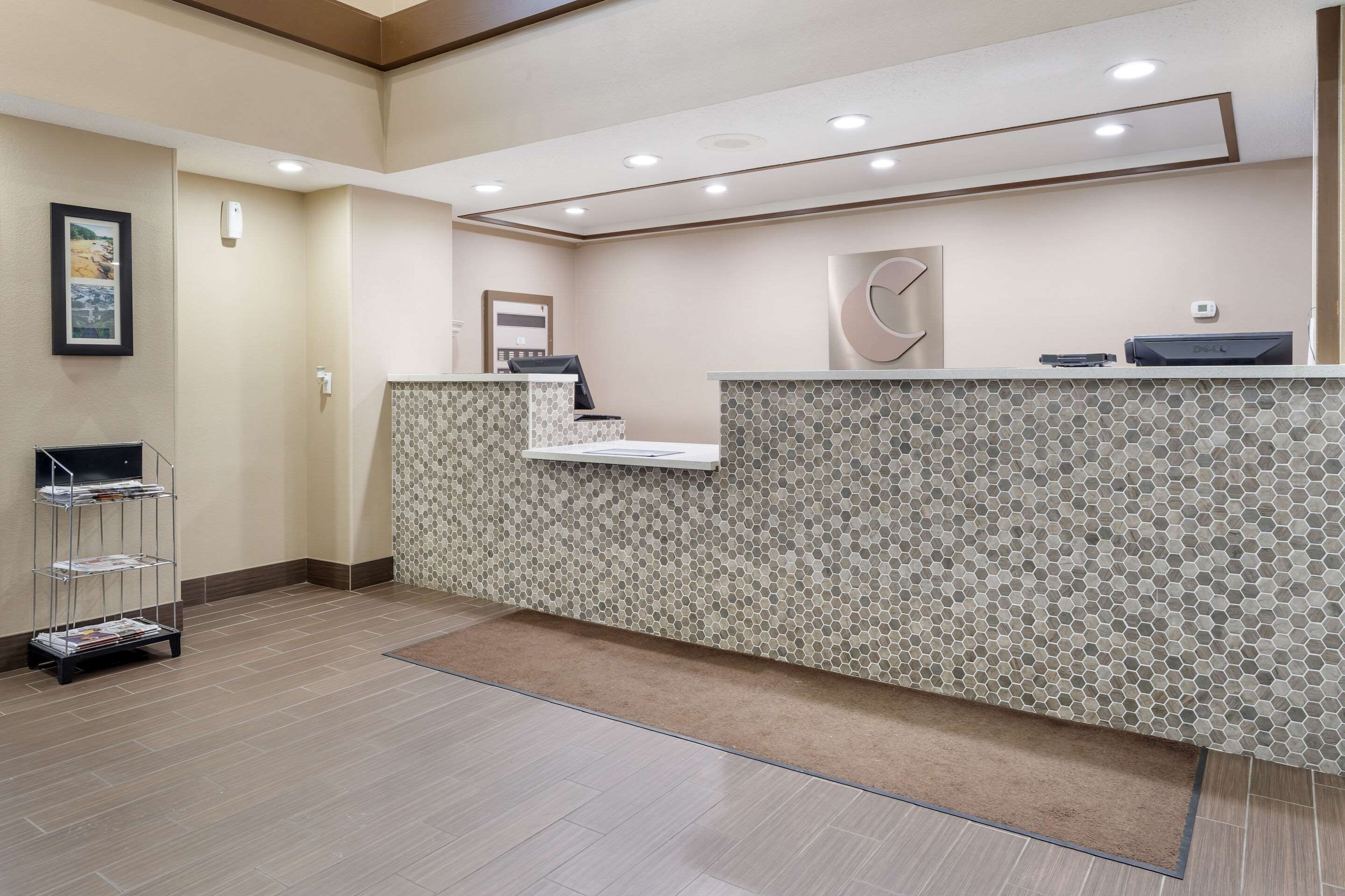 Front desk | Quality Inn & Suites