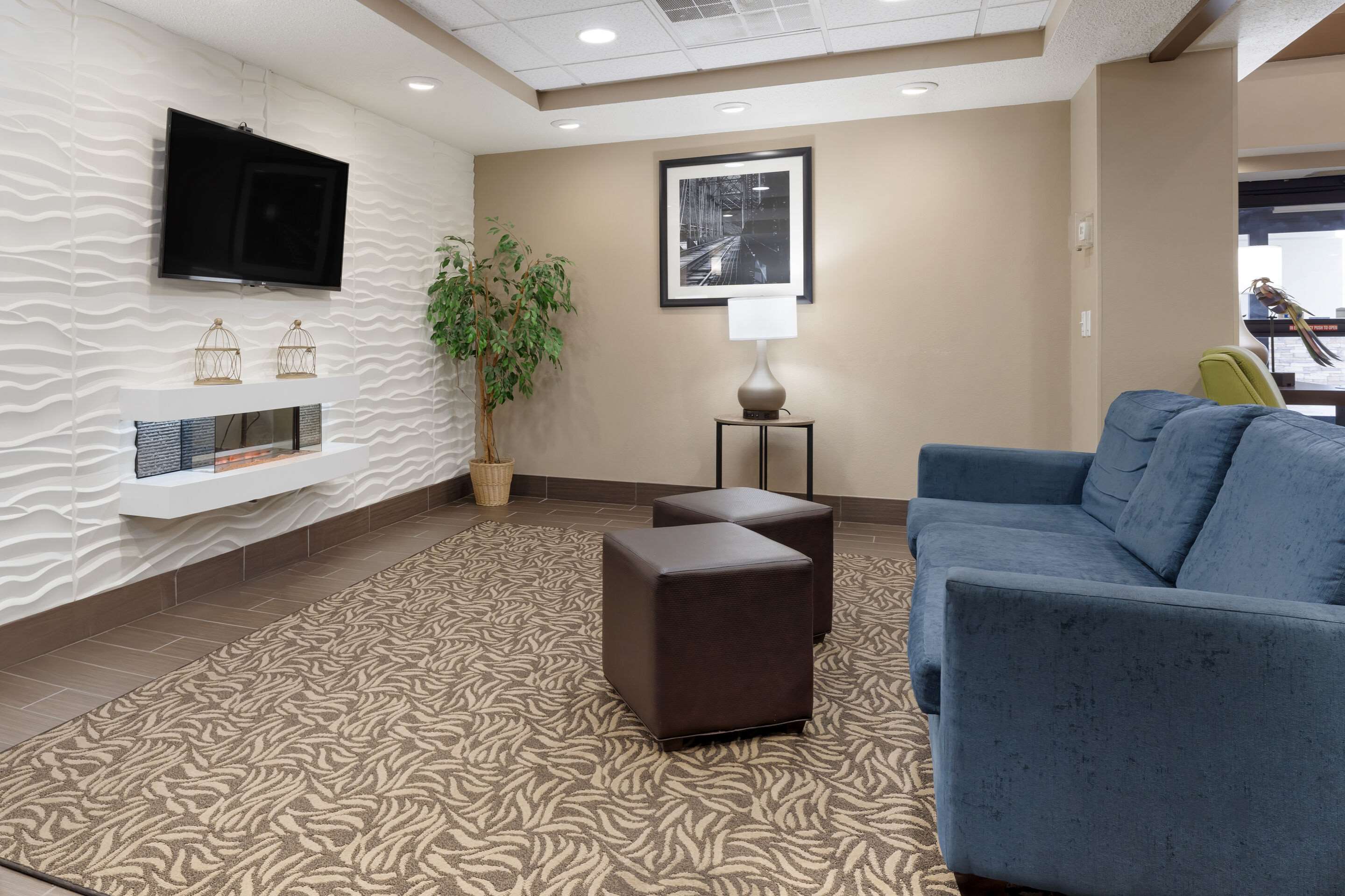 Lobby with sitting area | Quality Inn & Suites