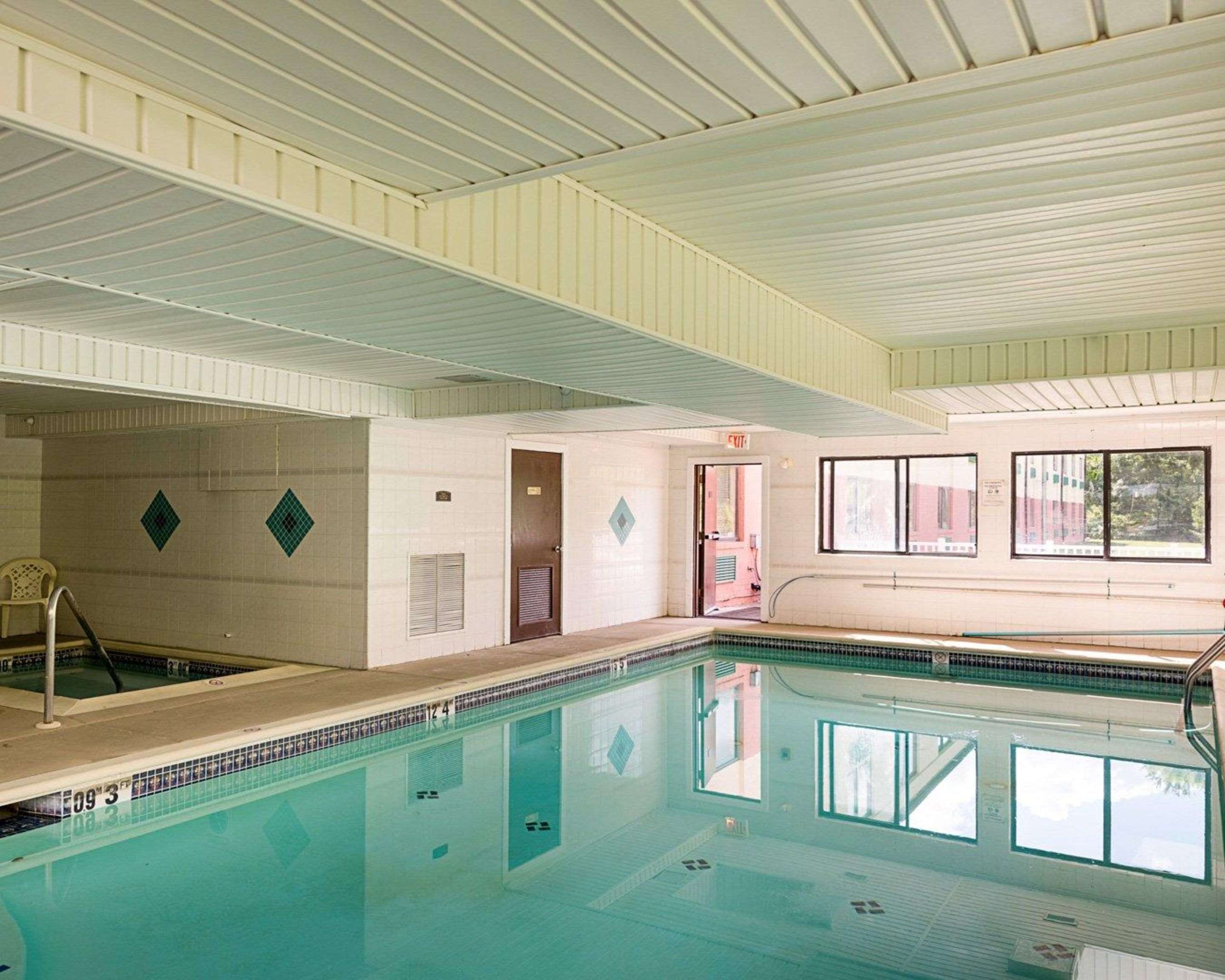 Indoor heated pool | Quality Inn & Suites - Gettysburg