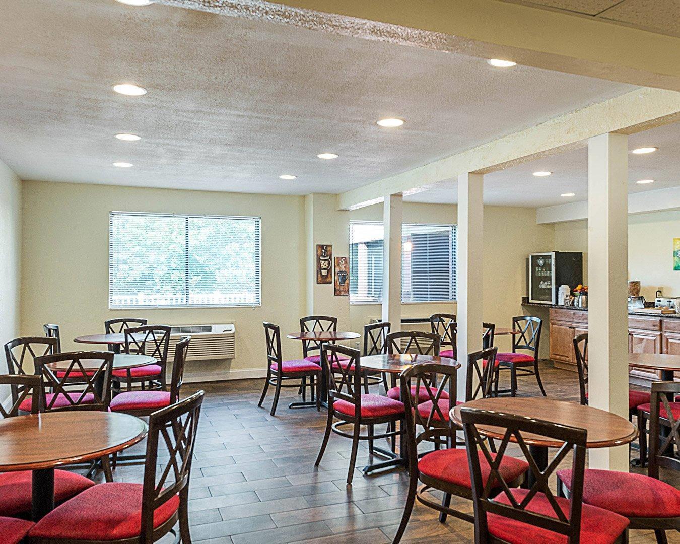 Breakfast area | Quality Inn & Suites - Gettysburg