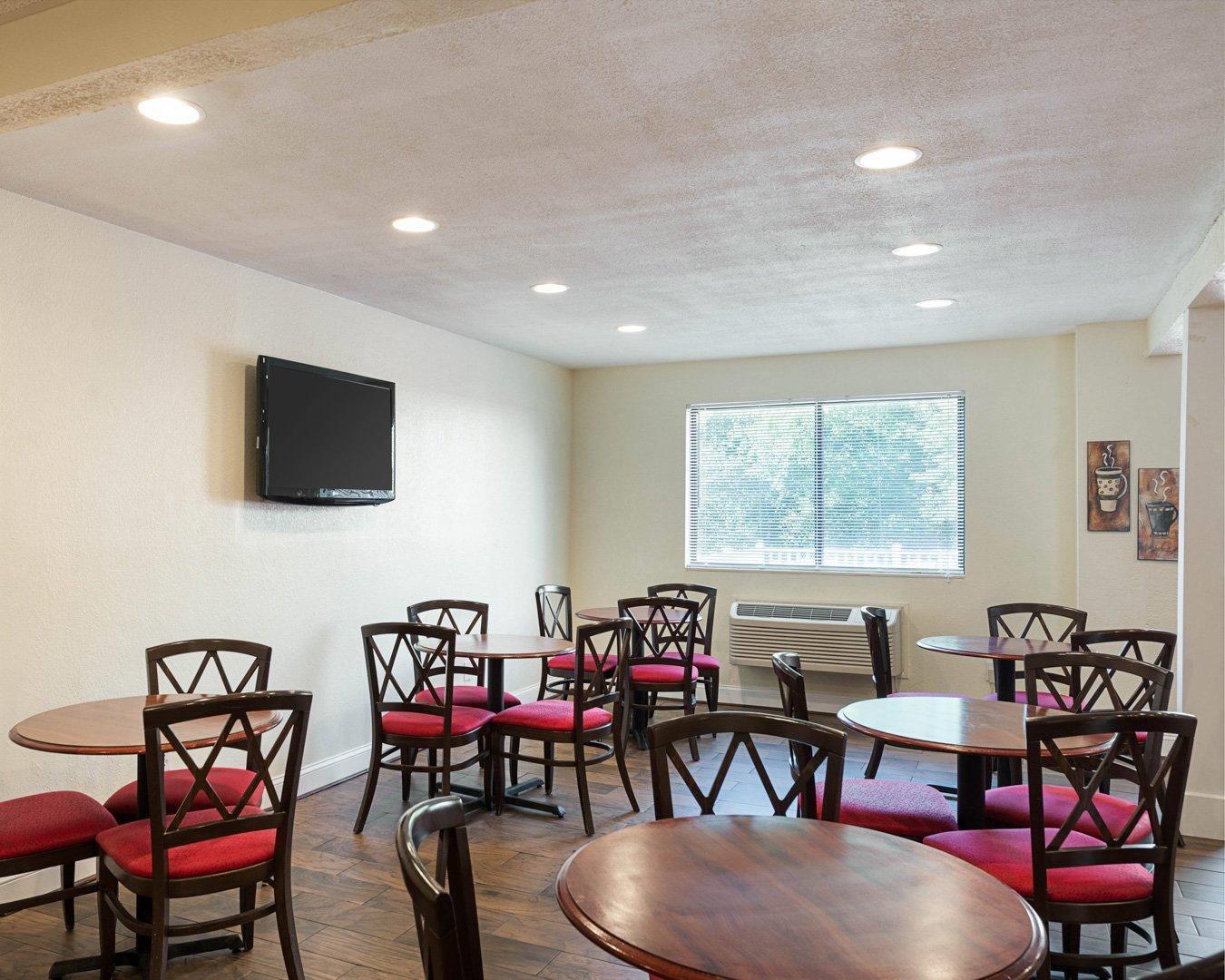Enjoy breakfast in this seating area | Quality Inn & Suites - Gettysburg