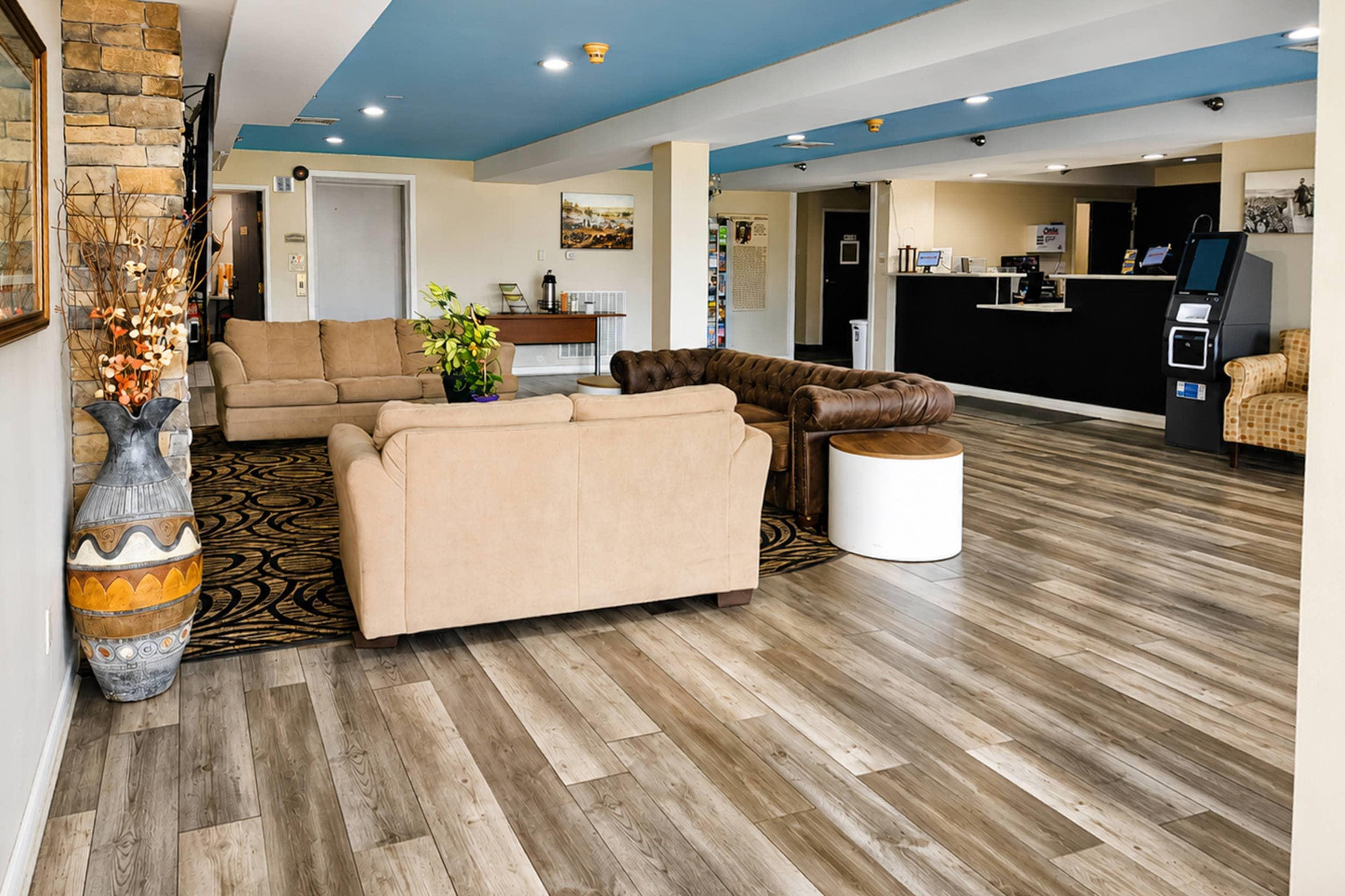 Hotel lobby | Quality Inn & Suites - Gettysburg