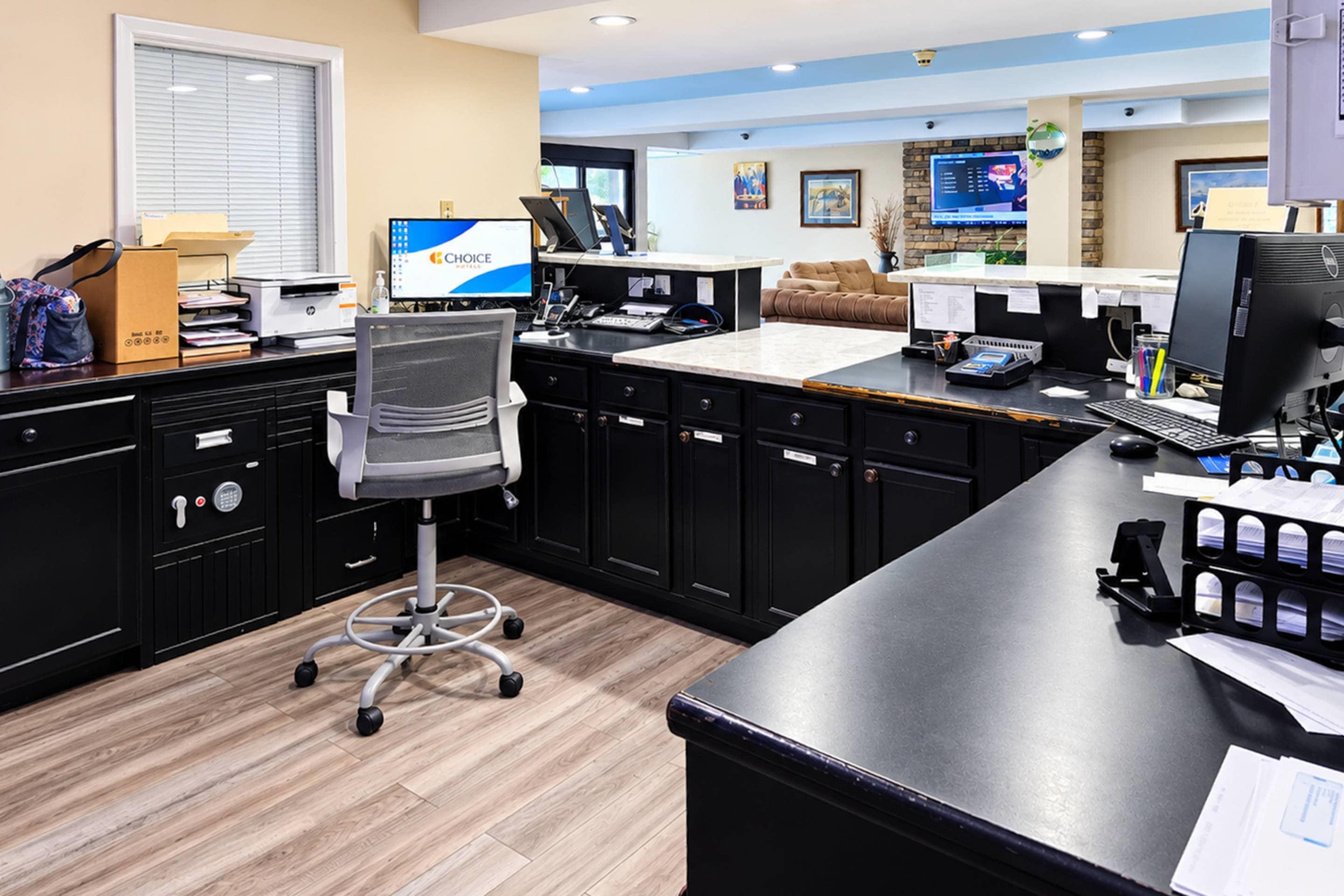 Front desk | Quality Inn & Suites - Gettysburg