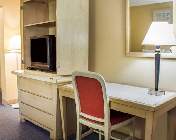  - Econo Lodge Drums - I-80, Exit 262