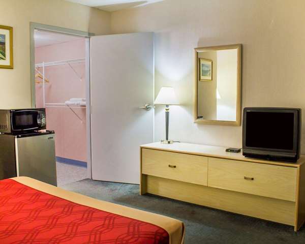  - Econo Lodge Drums - I-80, Exit 262