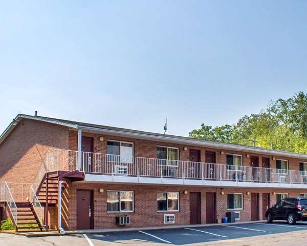 Exterior view - Econo Lodge Drums - I-80, Exit 262
