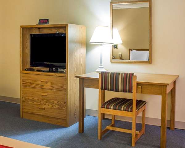  - Econo Lodge Drums - I-80, Exit 262