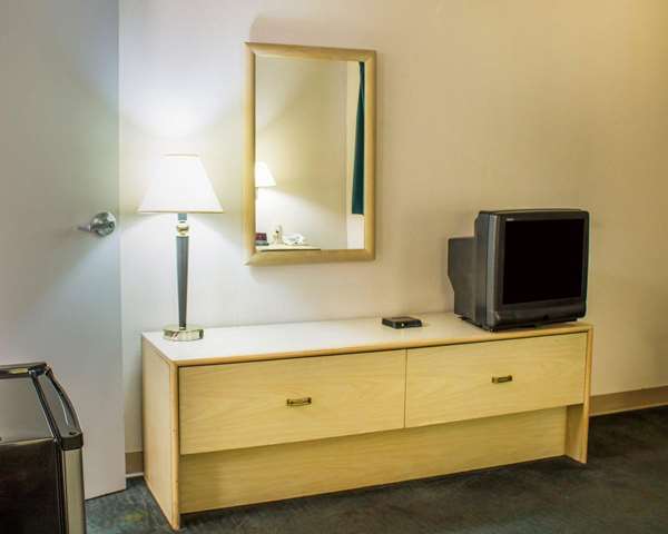  - Econo Lodge Drums - I-80, Exit 262