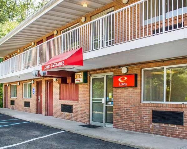 Exterior view - Econo Lodge Drums - I-80, Exit 262