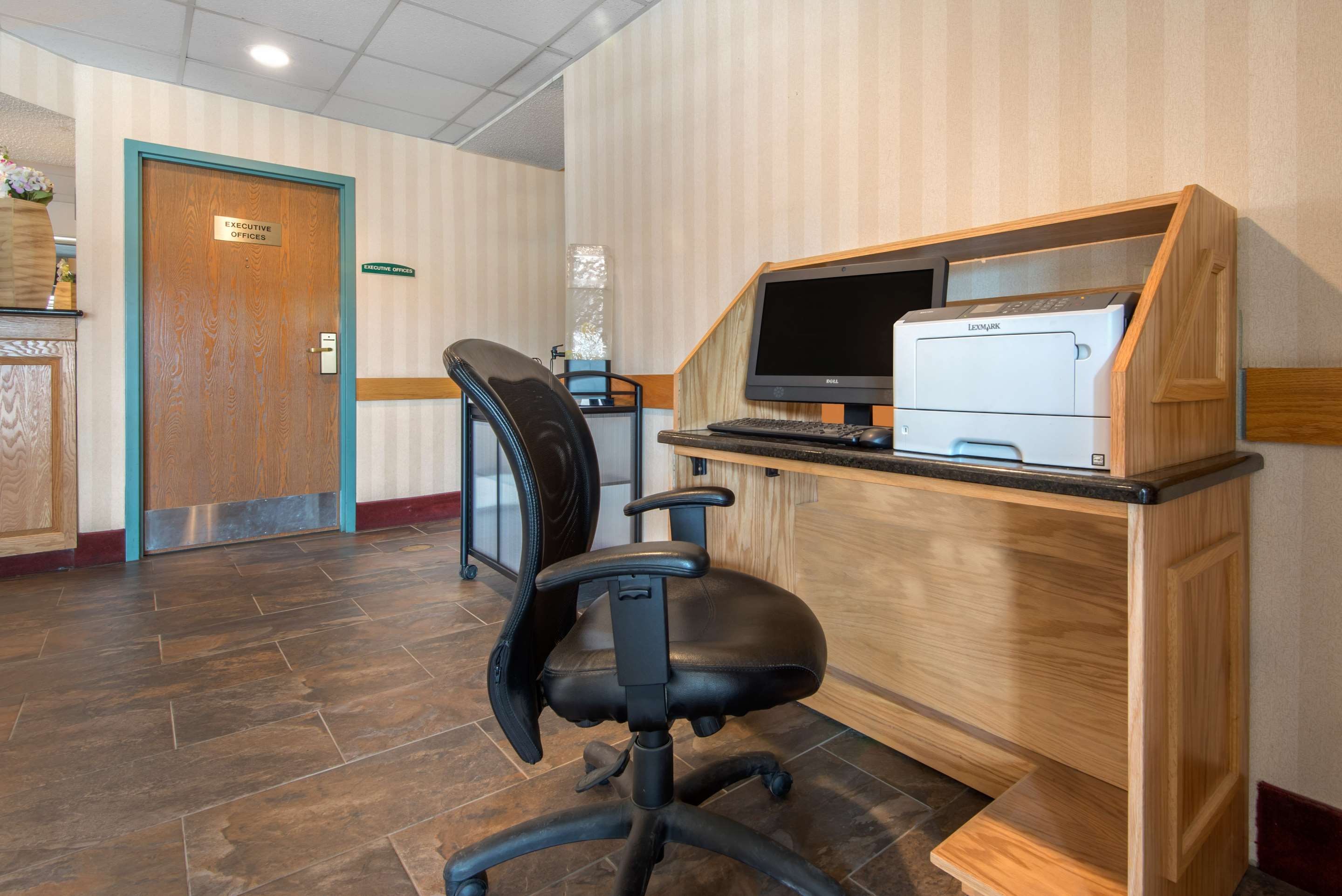 Business center | Quality Inn & Suites