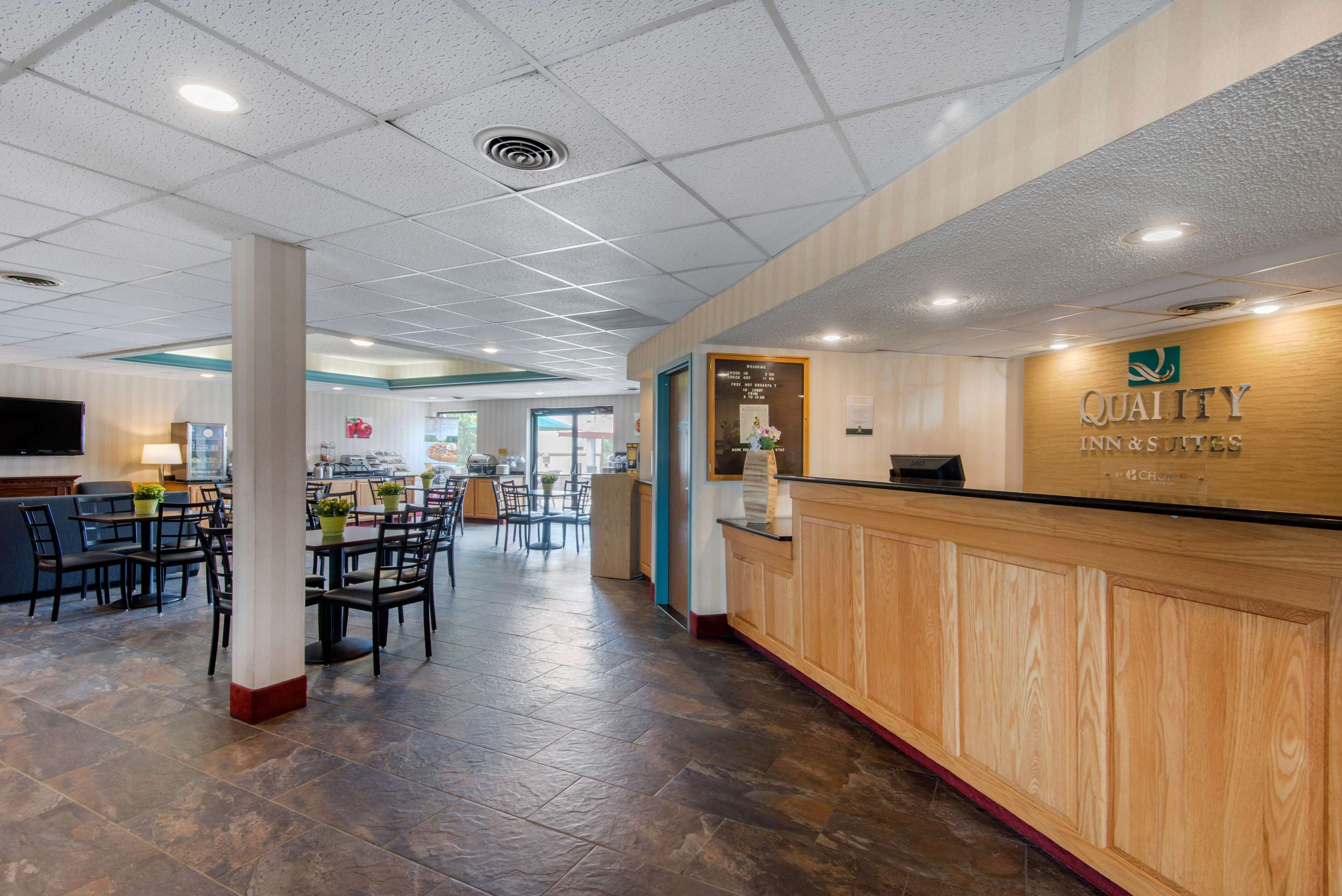 Hotel lobby | Quality Inn & Suites