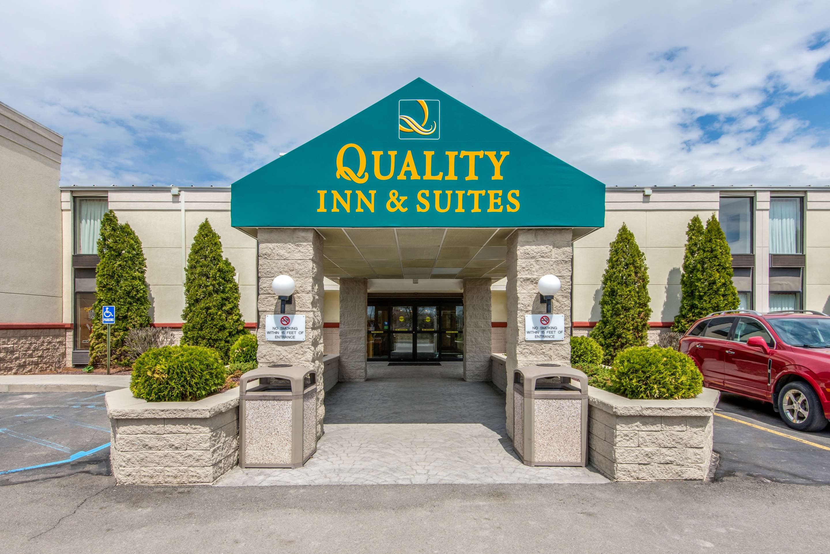 Hotel exterior | Quality Inn & Suites