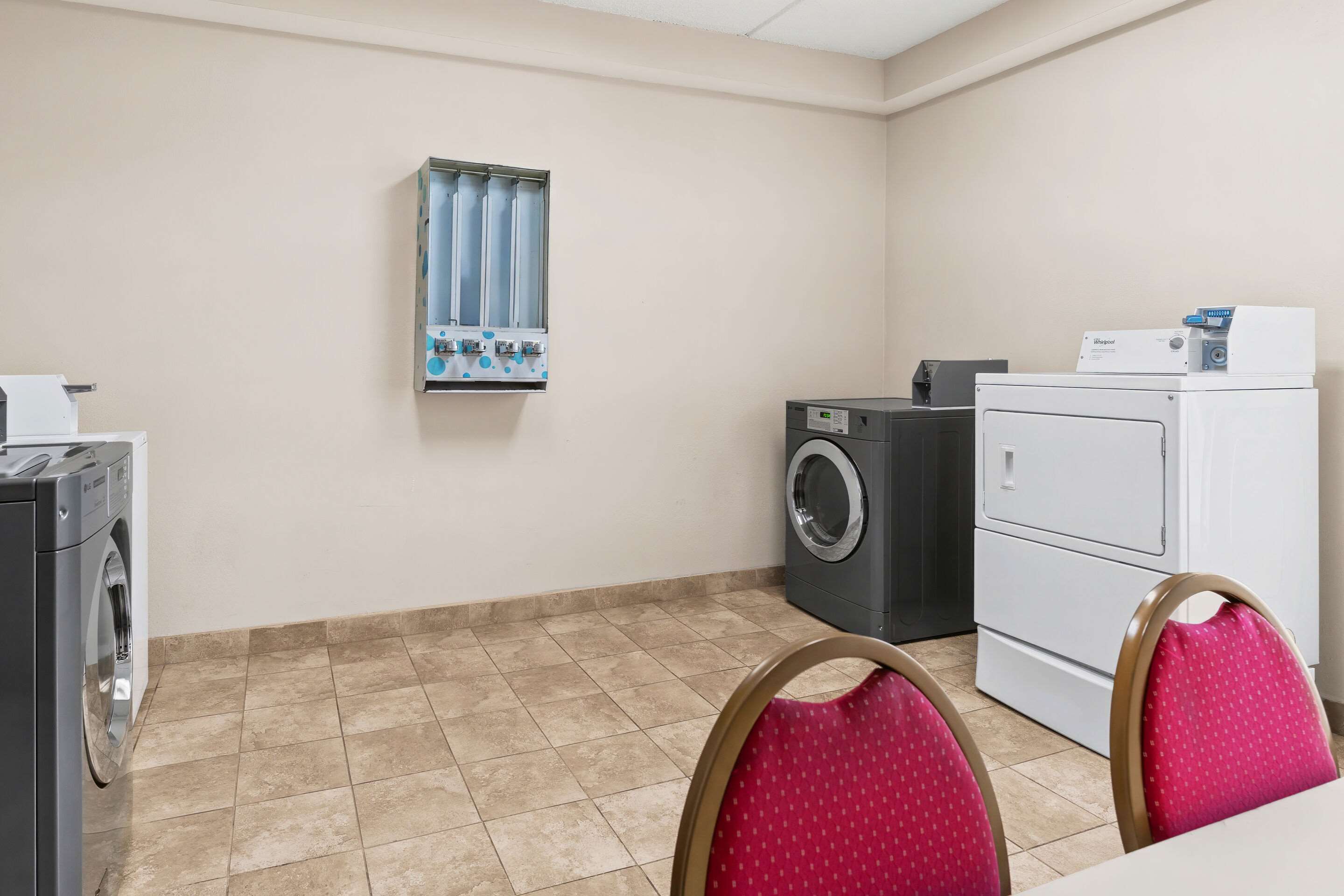 Guest laundry facilities | Comfort Inn Lehigh Valley West - Allentown