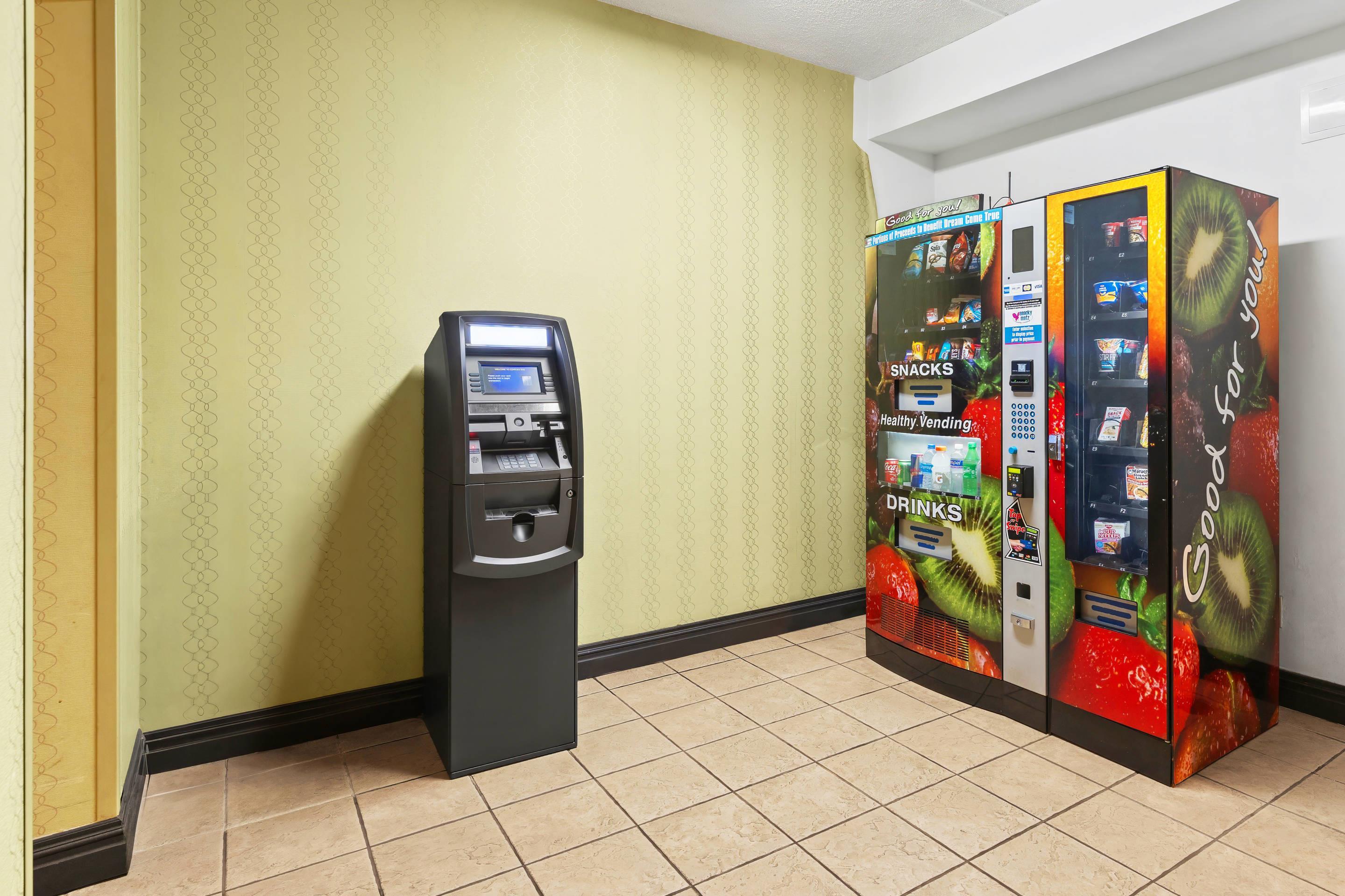 Hotel vending area | Comfort Inn Lehigh Valley West - Allentown