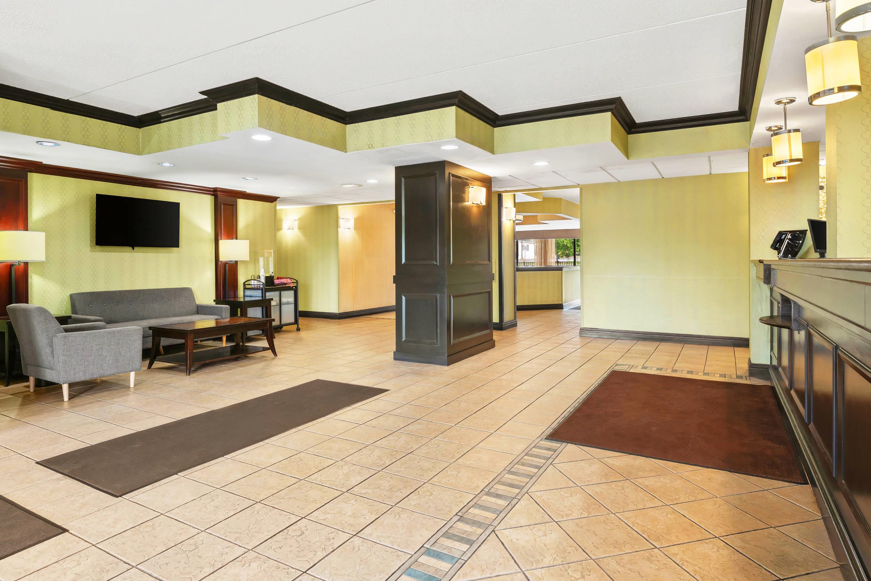 Front desk | Comfort Inn Lehigh Valley West - Allentown