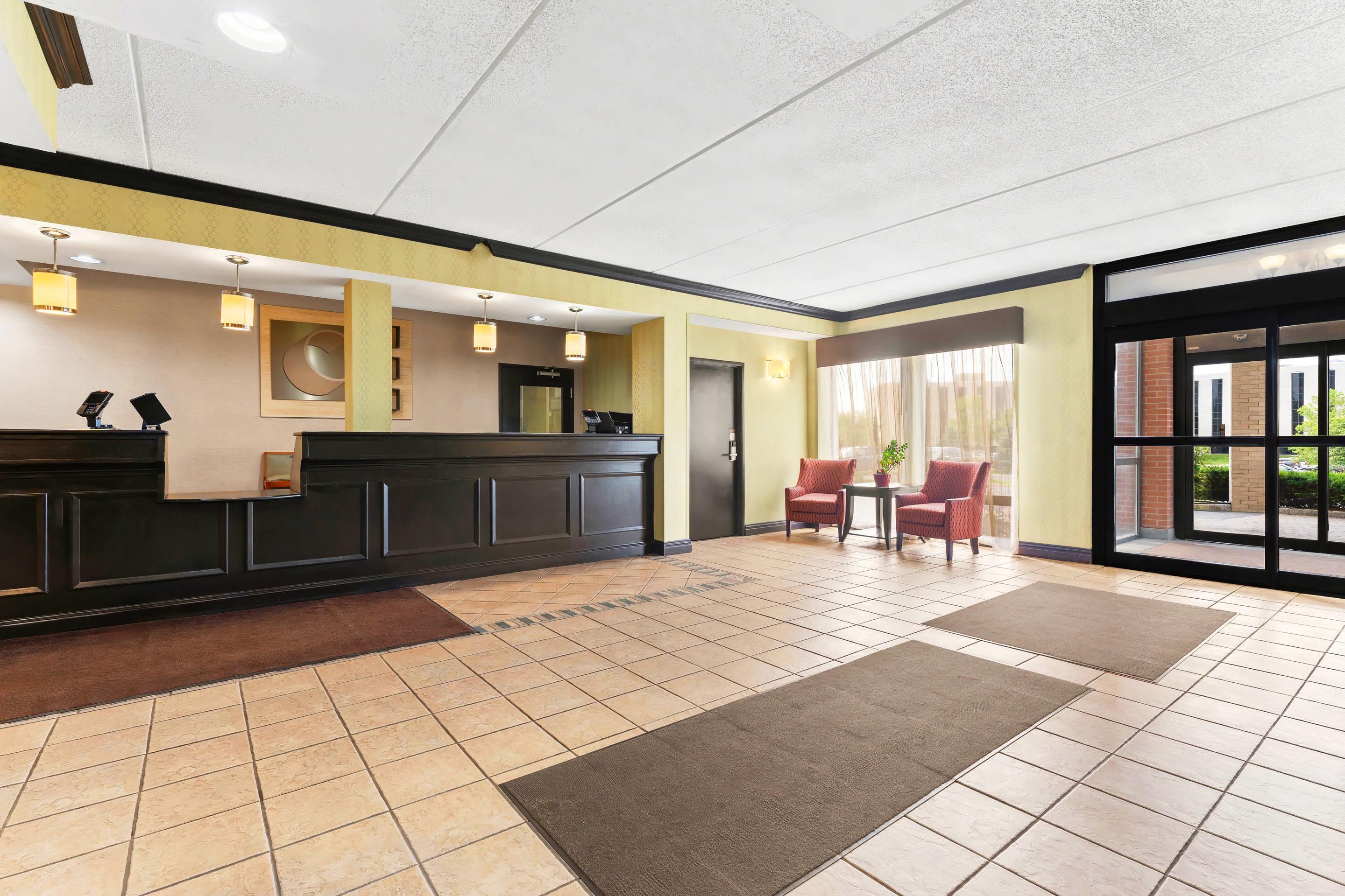 Front desk | Comfort Inn Lehigh Valley West - Allentown