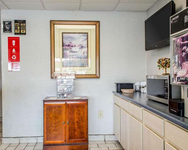  - Econo Lodge Frackville