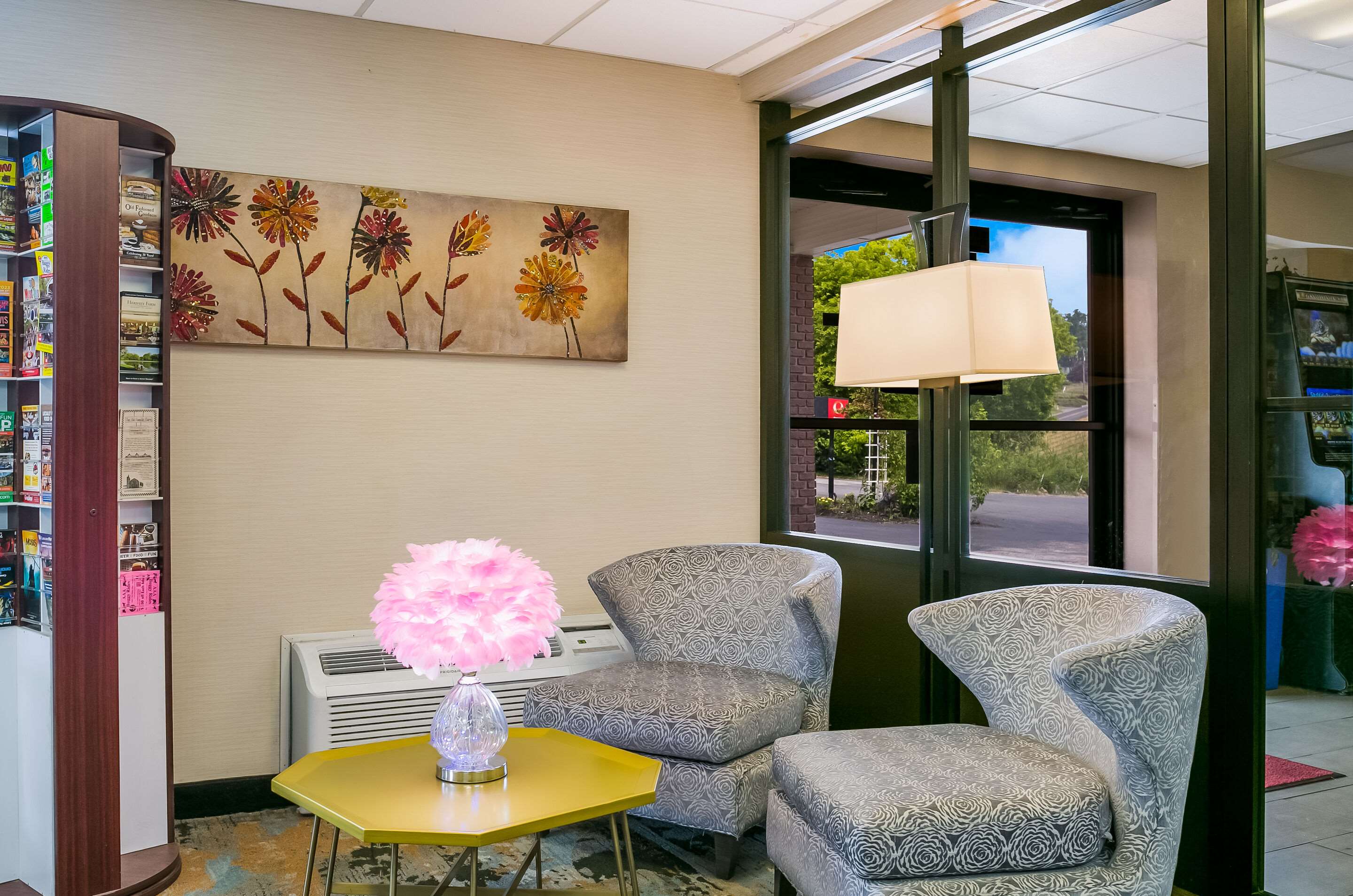 Hotel lobby | Econo Lodge Amish Country