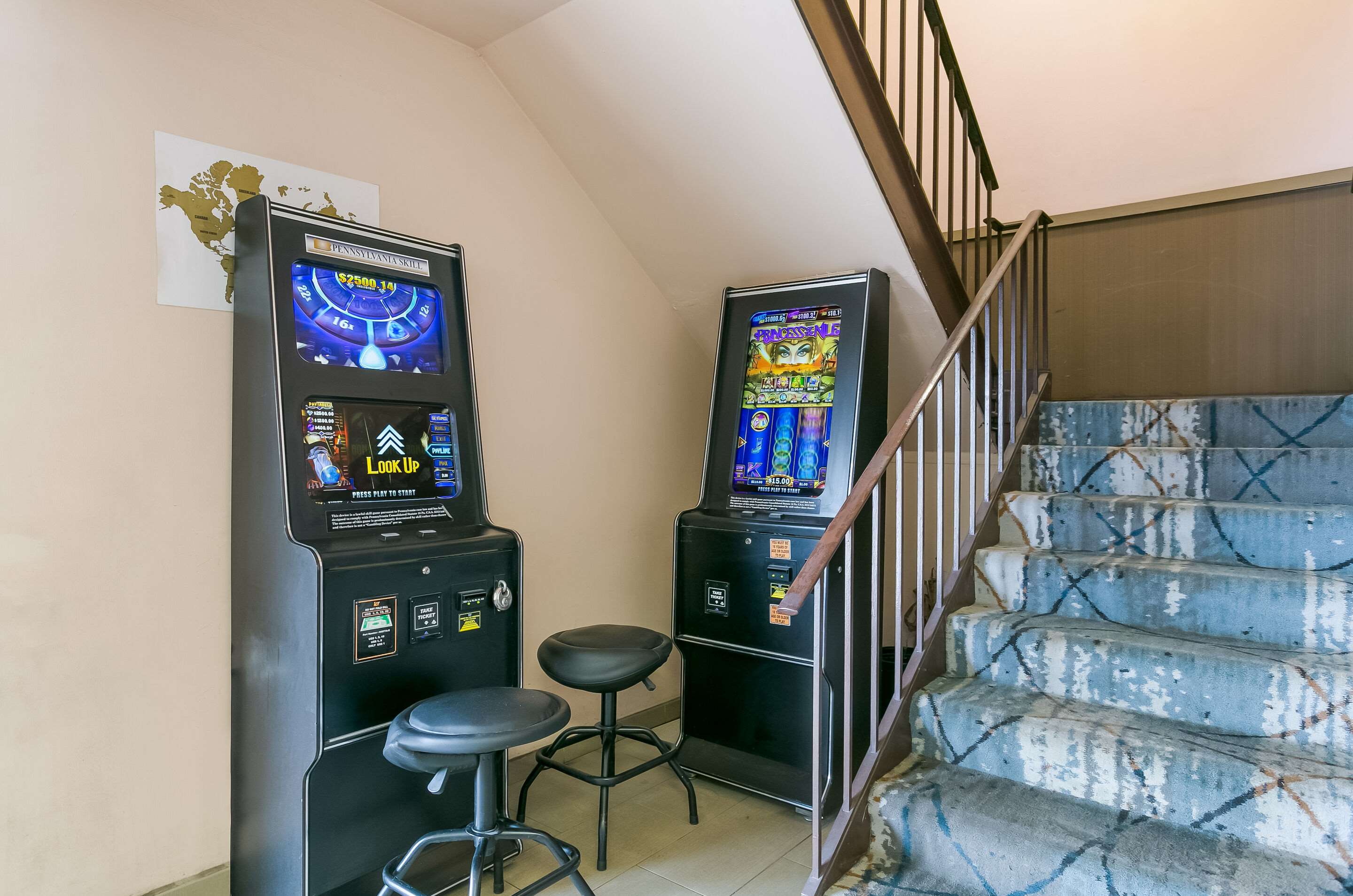 Game room | Econo Lodge Amish Country