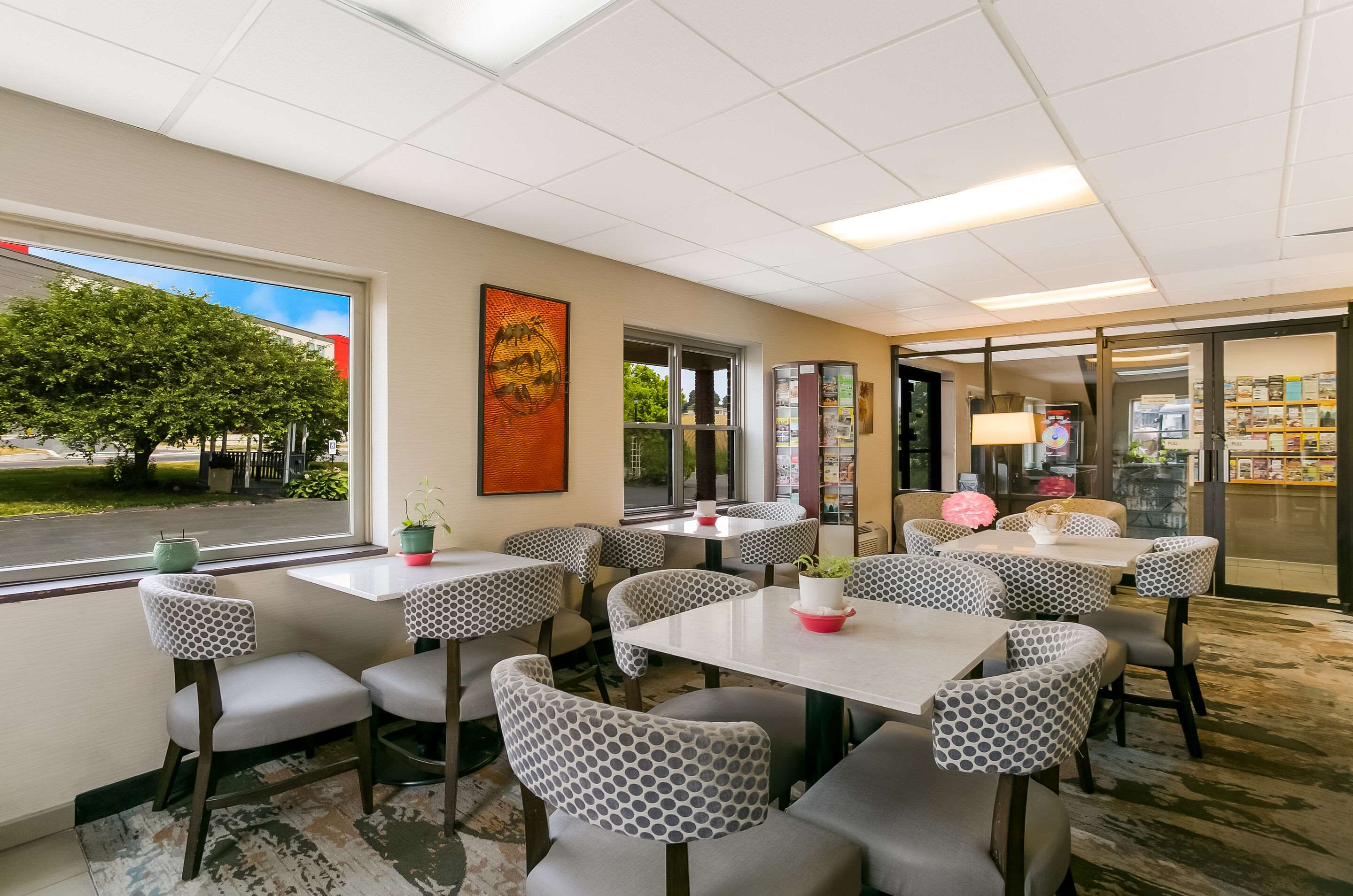 Breakfast area | Econo Lodge Amish Country