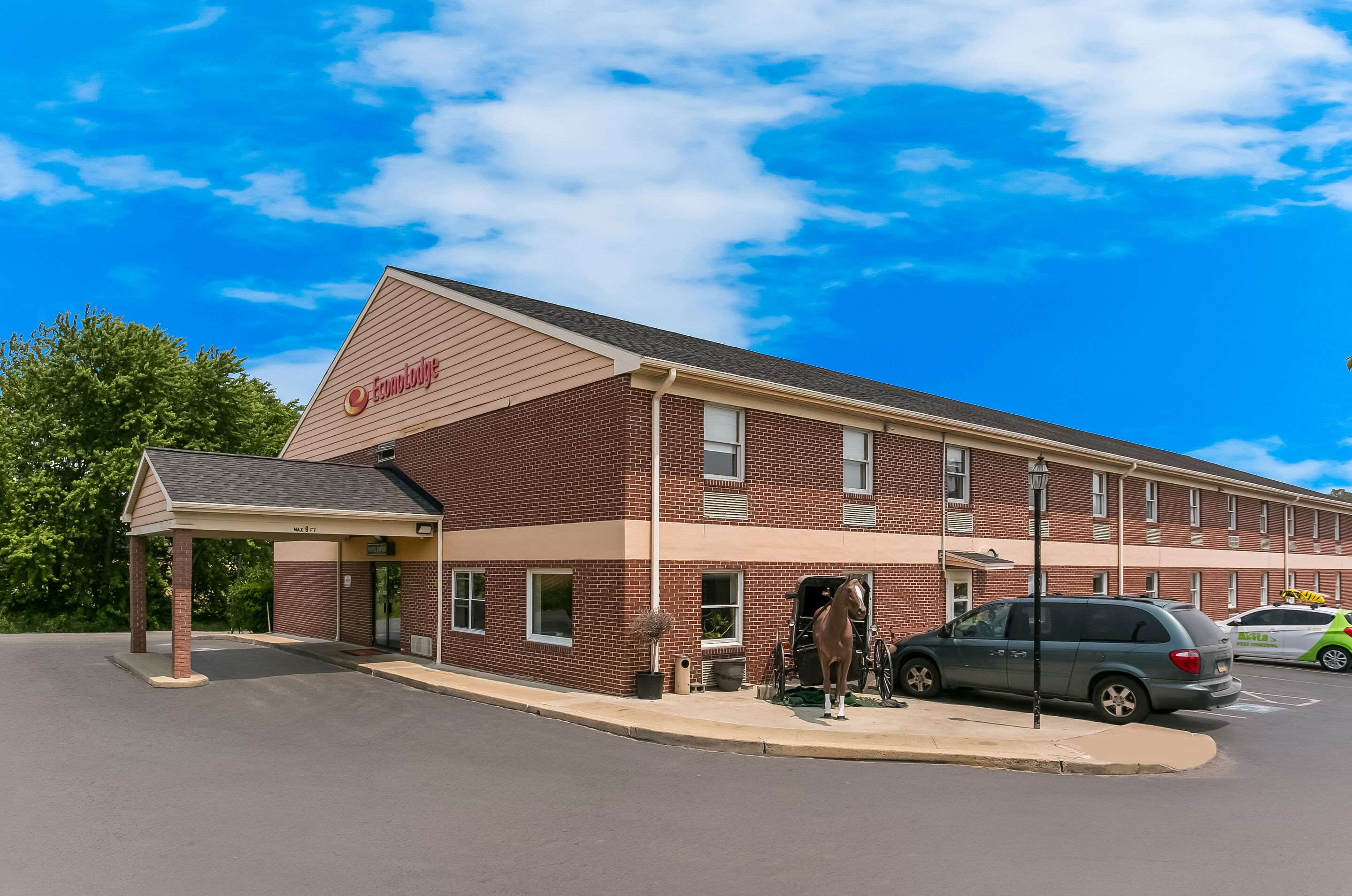Hotel exterior | Econo Lodge Amish Country