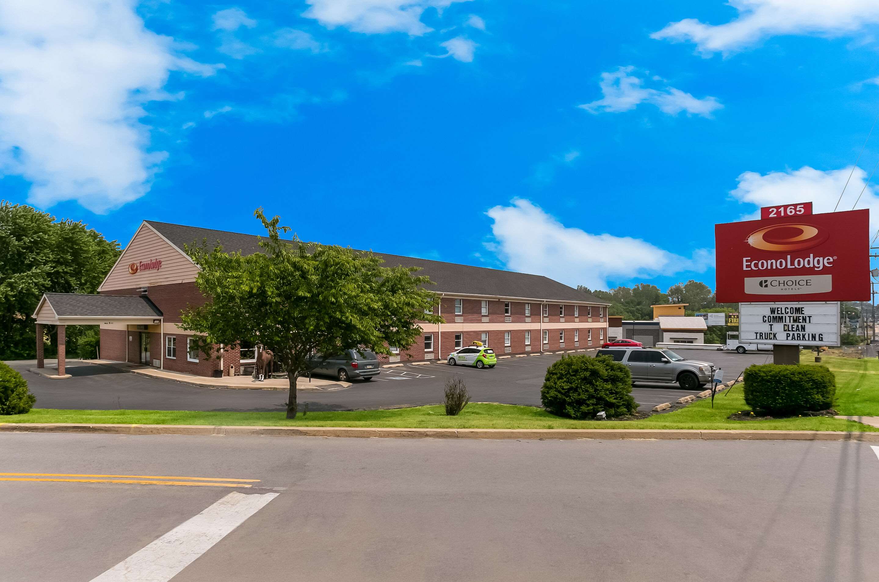 Hotel exterior | Econo Lodge Amish Country