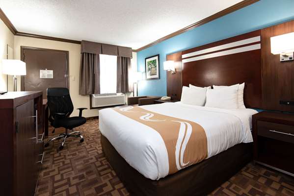  - Quality Inn & Suites Quakertown - I-476, Exit 44
