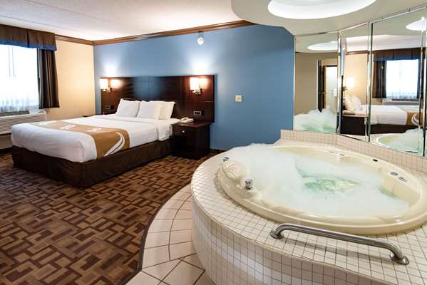 Suite - Quality Inn & Suites Quakertown - I-476, Exit 44