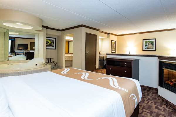 Suite - Quality Inn & Suites Quakertown - I-476, Exit 44