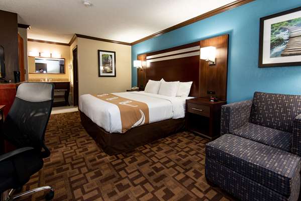 - Quality Inn & Suites Quakertown - I-476, Exit 44