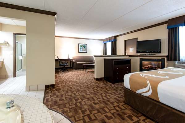 Suite - Quality Inn & Suites Quakertown - I-476, Exit 44