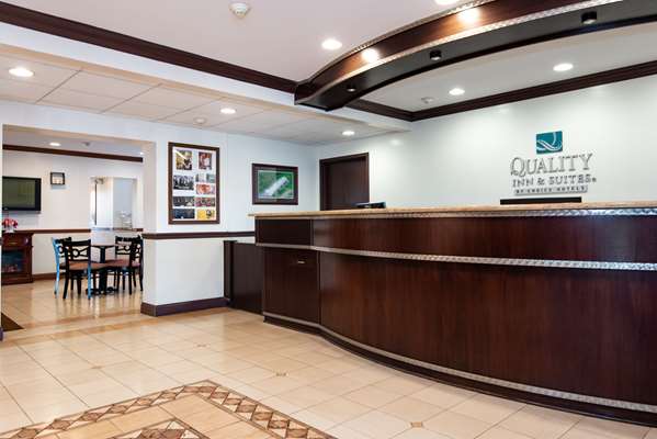  - Quality Inn & Suites Quakertown - I-476, Exit 44