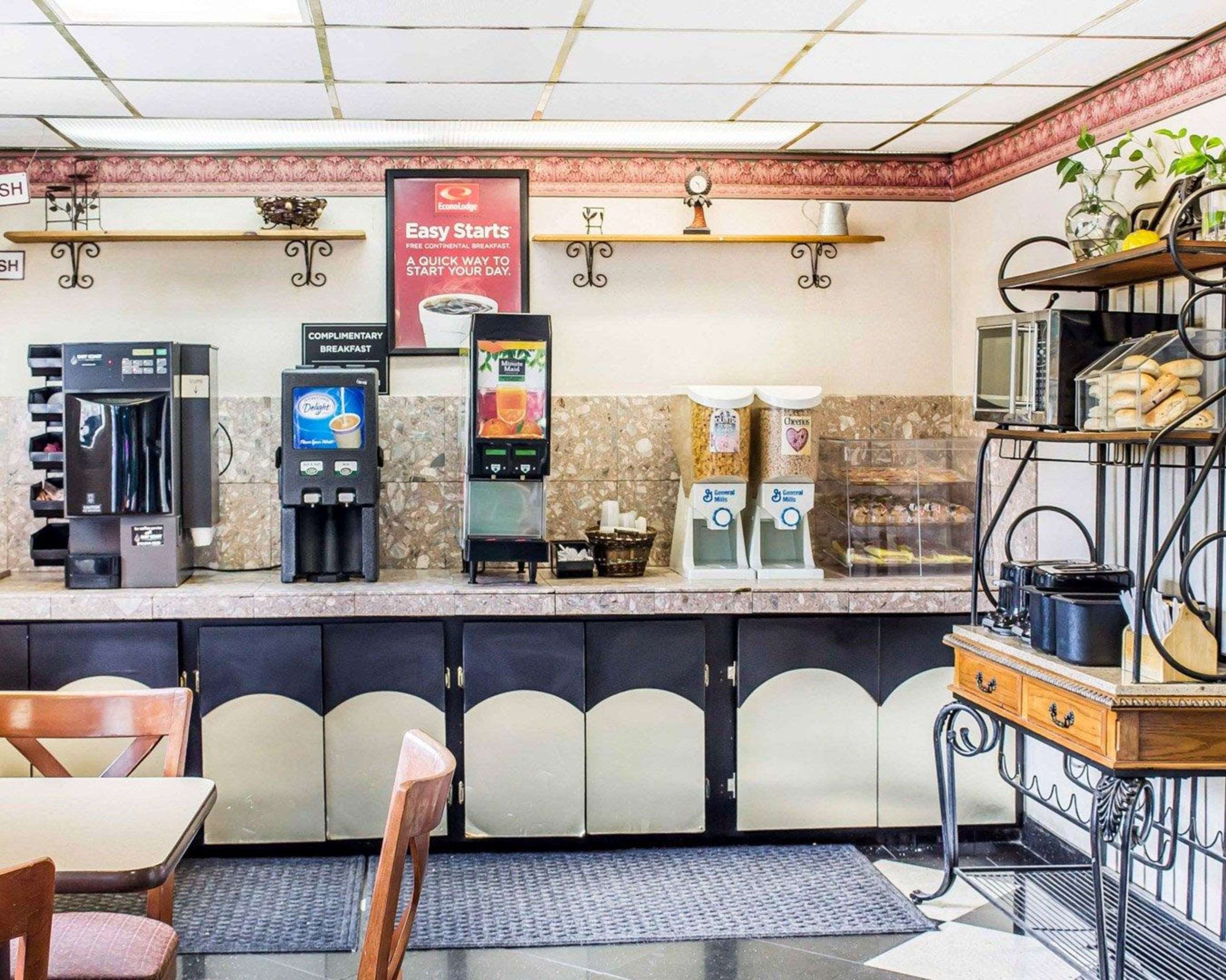 Free continental breakfast | Econo Lodge Scranton near Montage Mountain