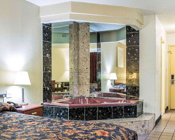 Suite - Econo Lodge Scranton - I-81, Exit 182