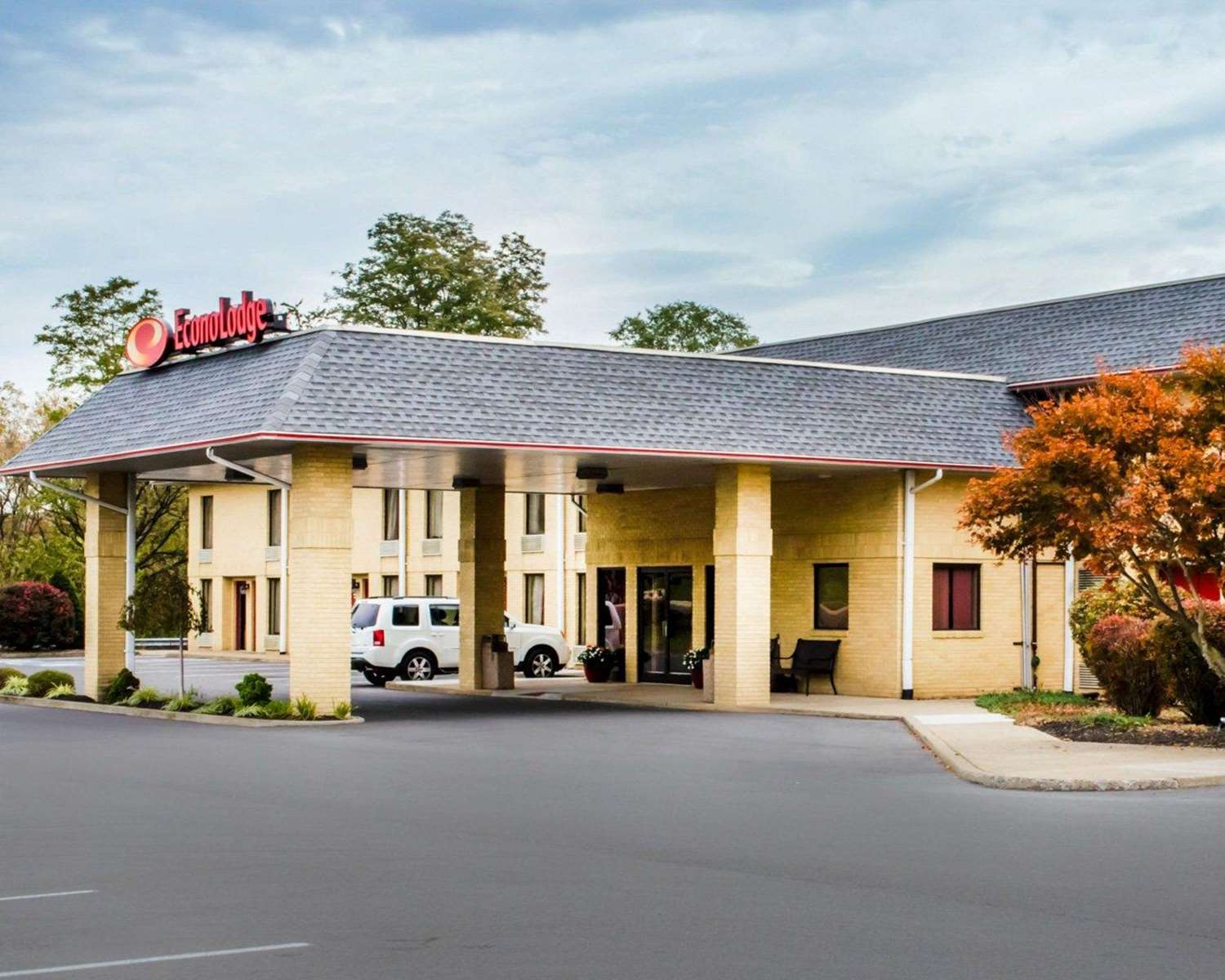 Econo Lodge Mifflintown, PA See Discounts