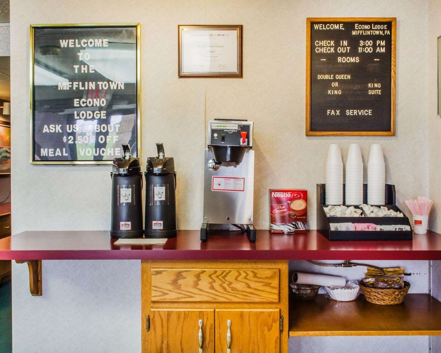 Econo Lodge Mifflintown, PA See Discounts