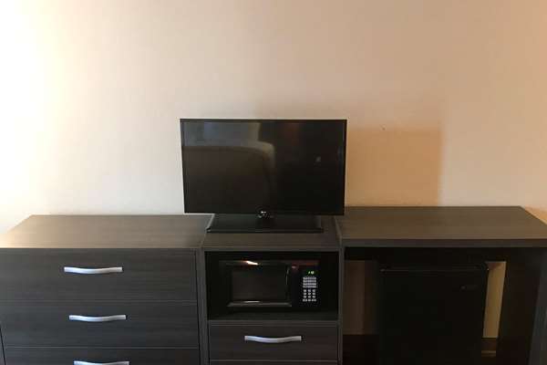  - Econo Lodge Mifflintown