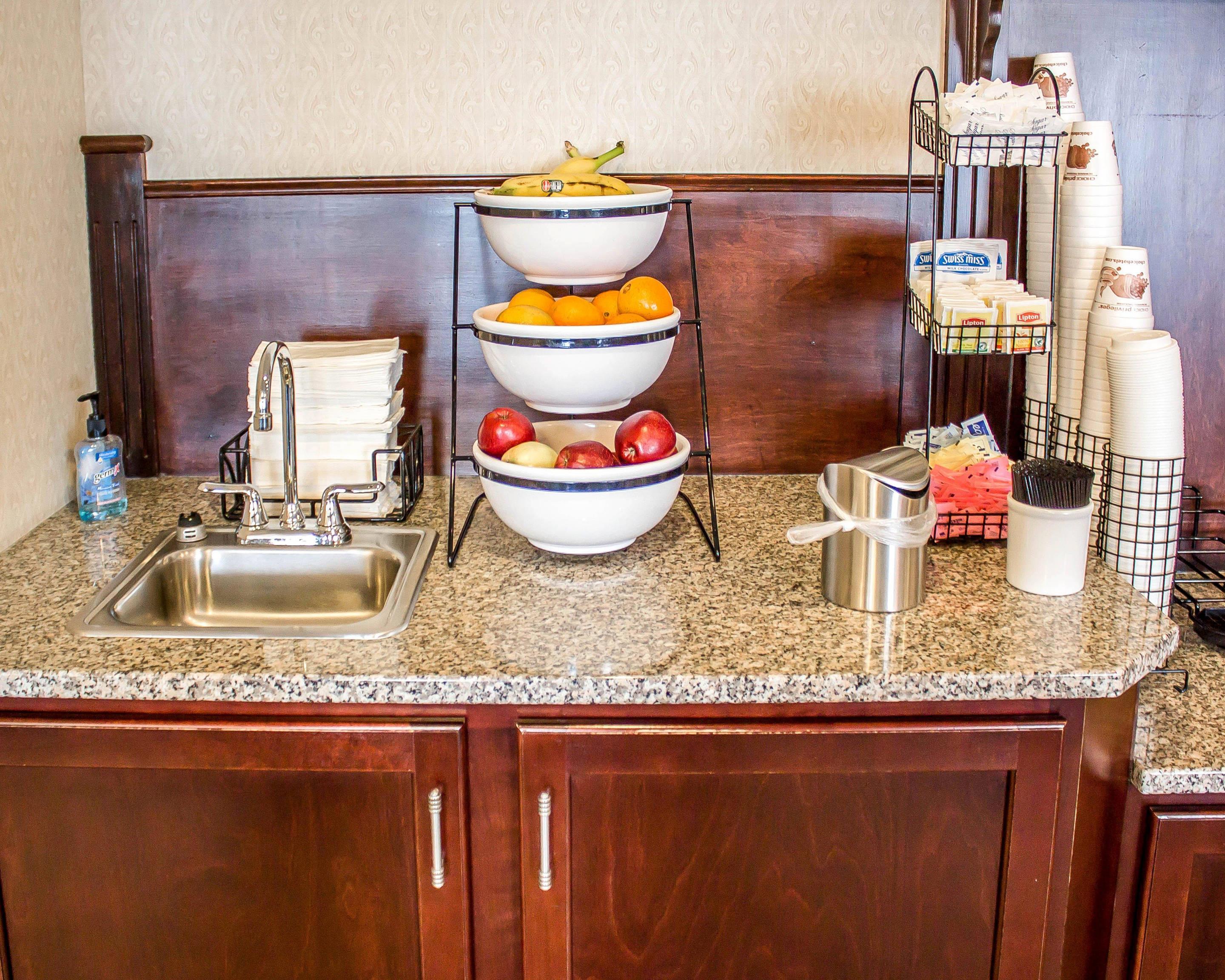 Breakfast area | Quality Inn