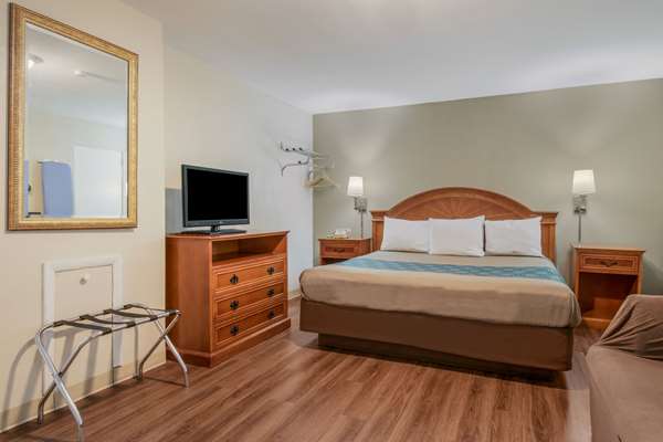  - Econo Lodge Mechanicsburg - I-76, Exit 236