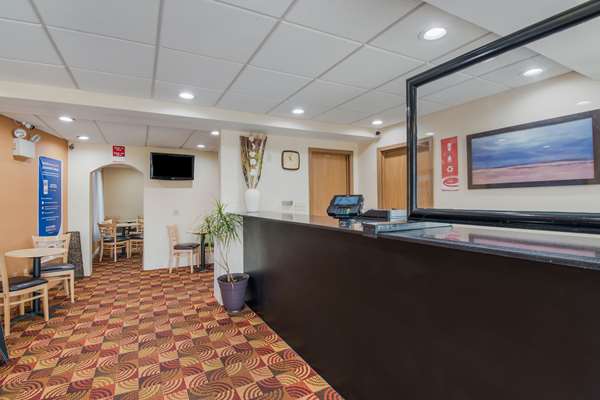  - Econo Lodge Mechanicsburg - I-76, Exit 236