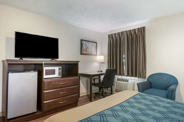  - Econo Lodge Mechanicsburg - I-76, Exit 236