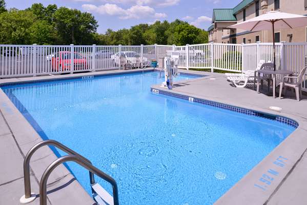 Pool - Quality Inn Selinsgrove
