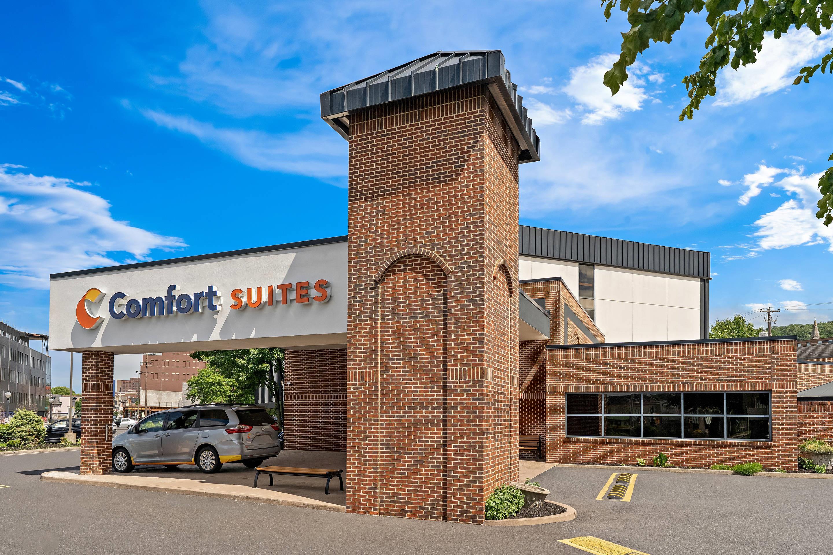 Hotel exterior | Comfort Suites Bethlehem Near Lehigh University and LVI Airport