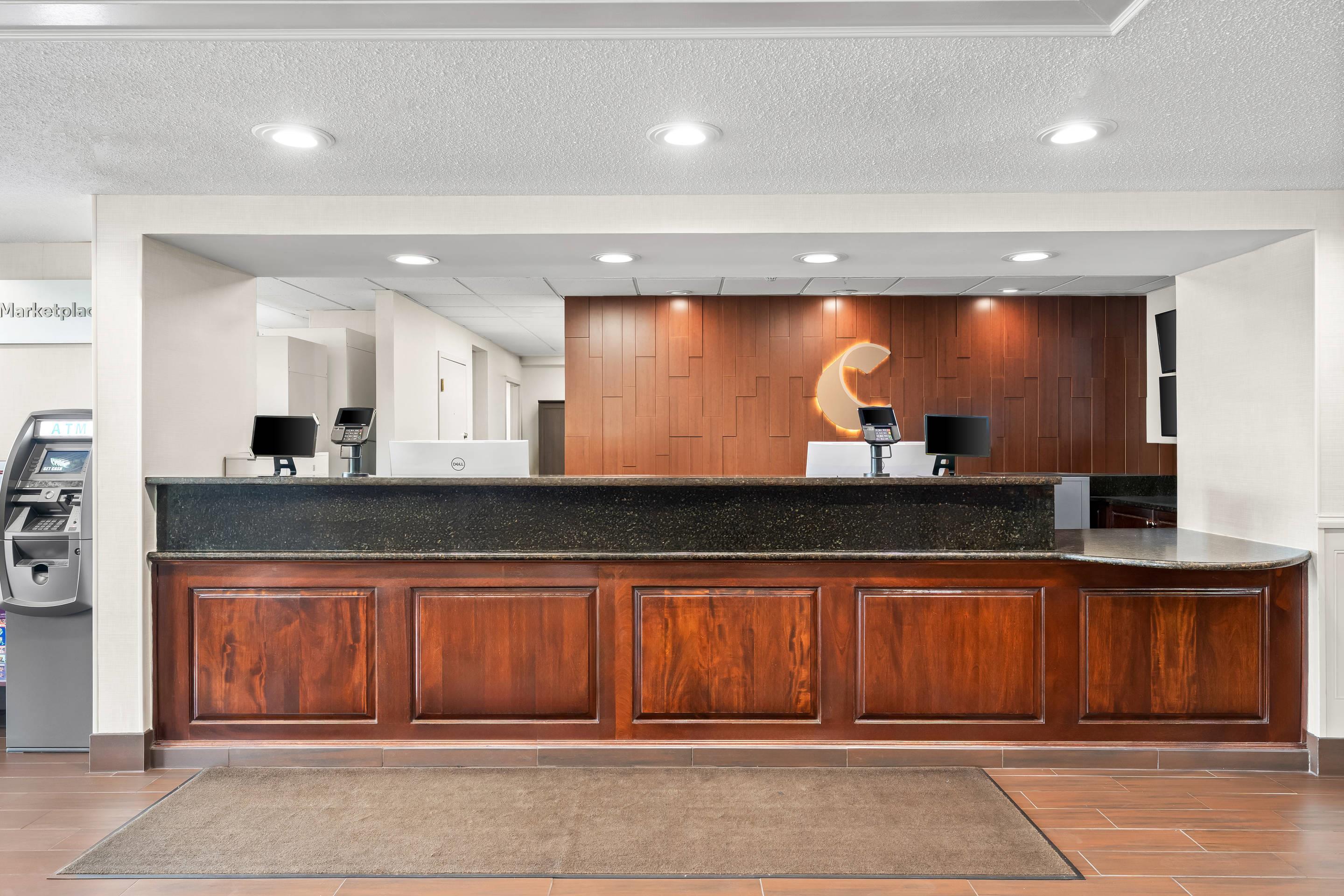 Front desk | Comfort Suites Bethlehem Near Lehigh University and LVI Airport