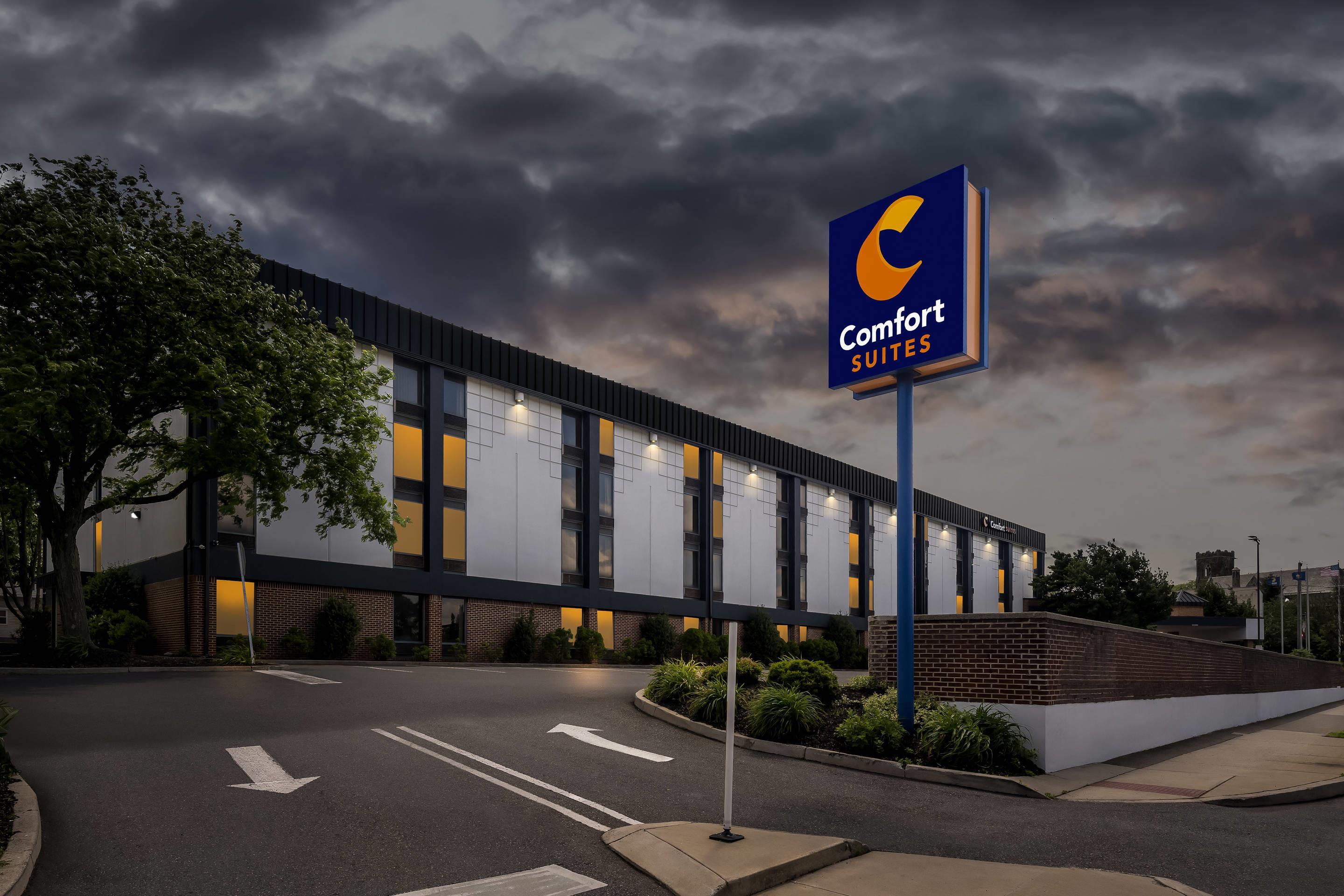 Hotel at night | Comfort Suites Bethlehem Near Lehigh University and LVI Airport