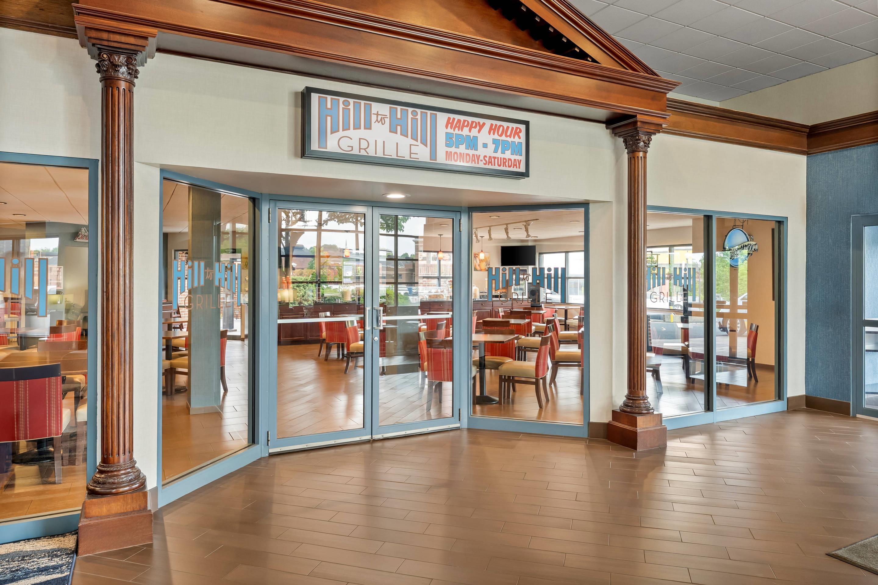 Breakfast area | Comfort Suites Bethlehem Near Lehigh University and LVI Airport