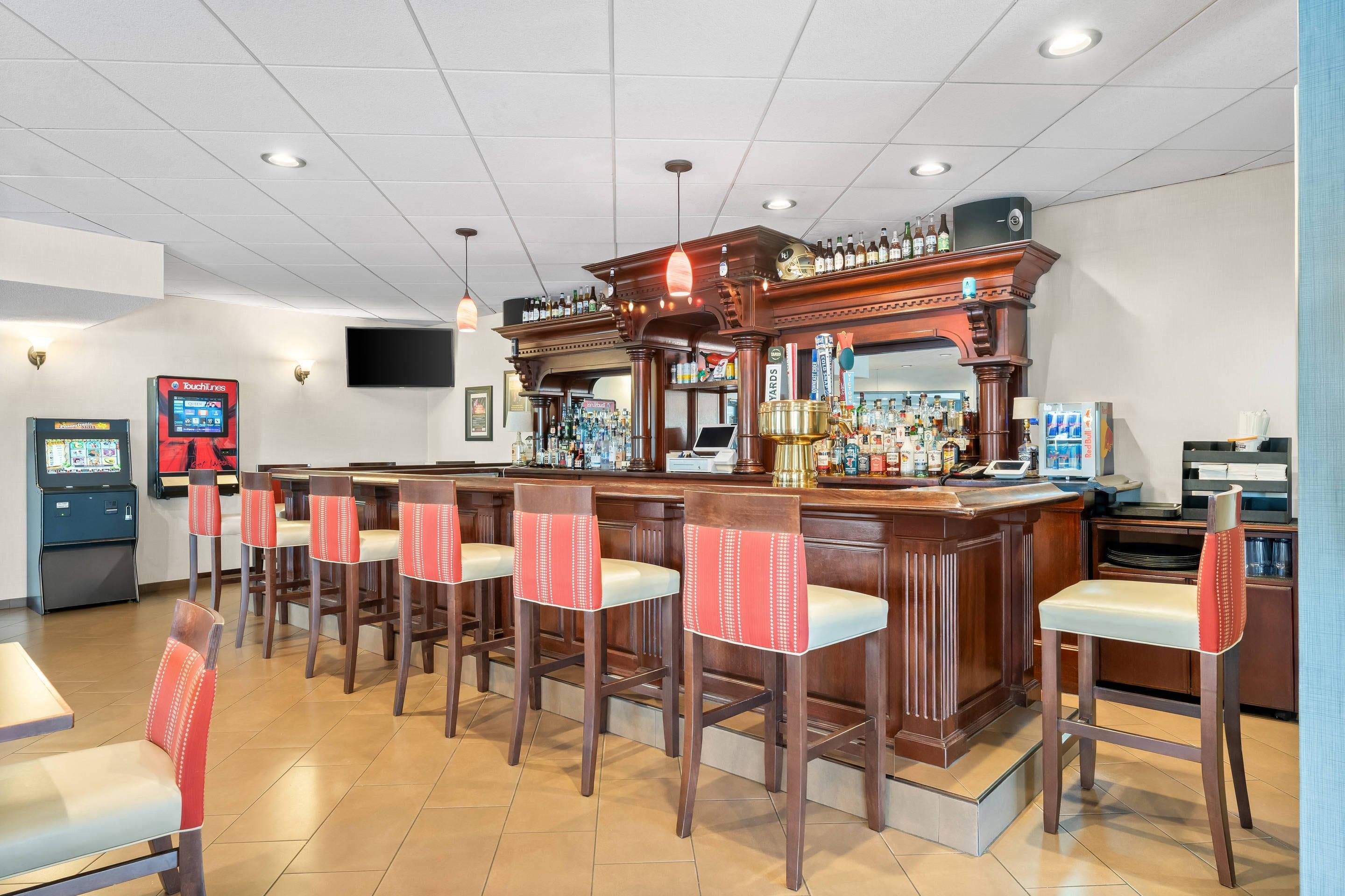 Bar | Comfort Suites Bethlehem Near Lehigh University and LVI Airport