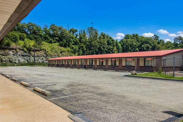 Exterior view - Econo Lodge Pittsburgh - I-79, Exit 60